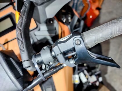Throttle Block for Ski-Doo and Polaris, self cleaning - Image 2